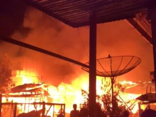 Meranti Gempar, 3 Rumah Warga Terbakar Hebat di Malam Hari