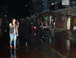 Tim Raga Polres Meranti Gerak Cepat Membantu Warga Penguna Jalan Raya Di Kota Selatpanjang