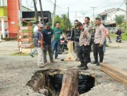 Evakuasi Dump Truk Sampah Amblas Bupati Bersama Polres Gerak Cepat