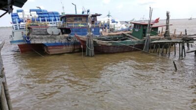 Diduga Kebal Hukum ” Kapal AS Bermuatan Impor Bebas Bongkar Muat di Pelabuhan Tikus Selatpanjang, Bea Cukai Tutup Mata
