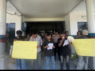 AMPERA Demo di Dinas PUPR Labusel, Tuntut Transparansi Anggaran SPAM IKK Rp200 Juta