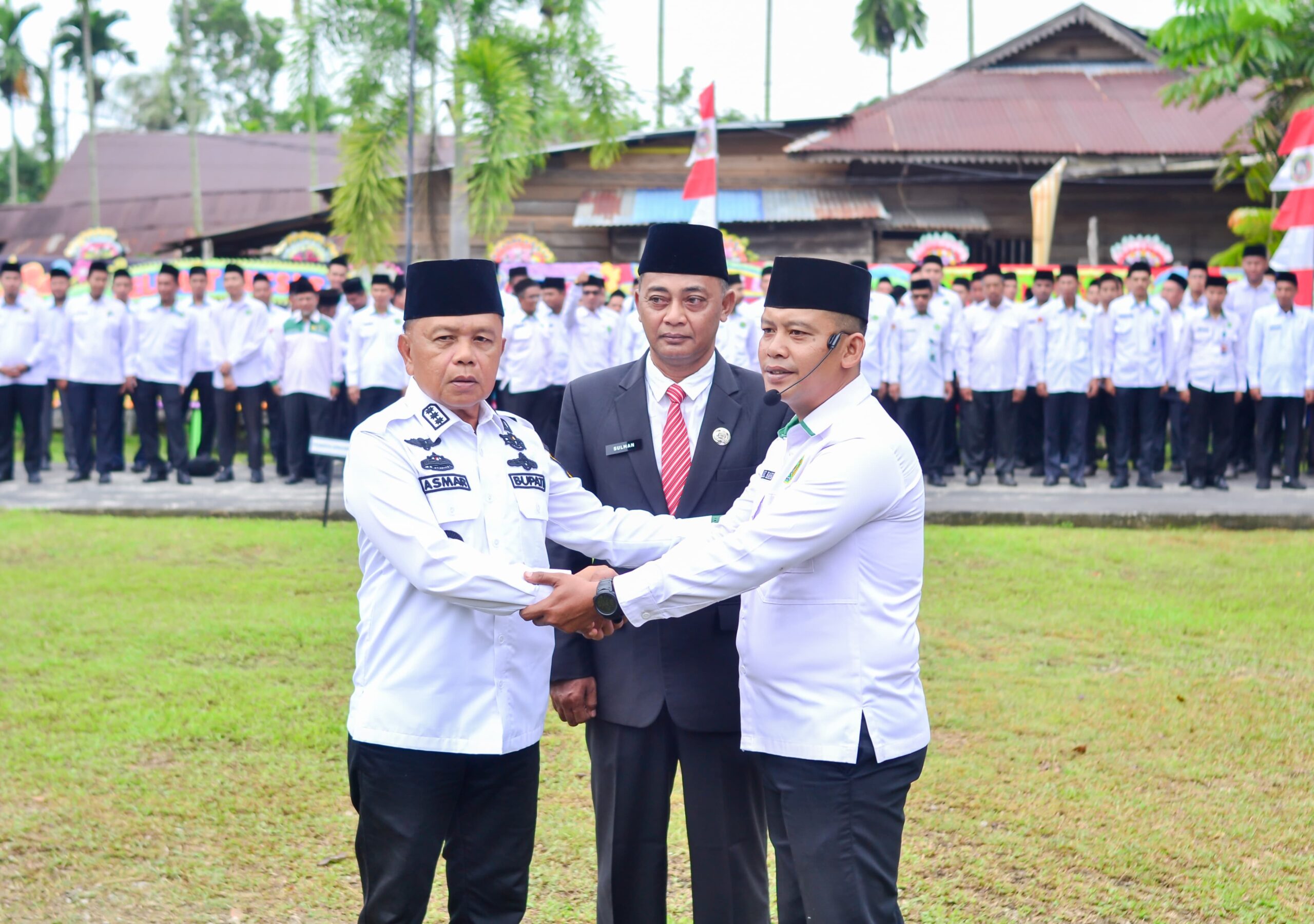 AKBP (Purn) H. Asmar, memimpin Upacara Peringatan Hari Amal Bakti (HAB) ke-80 Kementerian Agama Republik Indonesia Tahun 2026