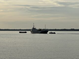 Ganggu Lalu Lintas Laut, Kapal Kargo Diduga Sandar Ilegal di Selat Air Hitam