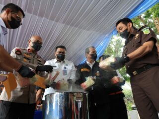 Polda Riau Musnahkan Narkoba Senilai Rp43,9 Miliar, Hasil Pengungkapan Jelang Tahun Baru
