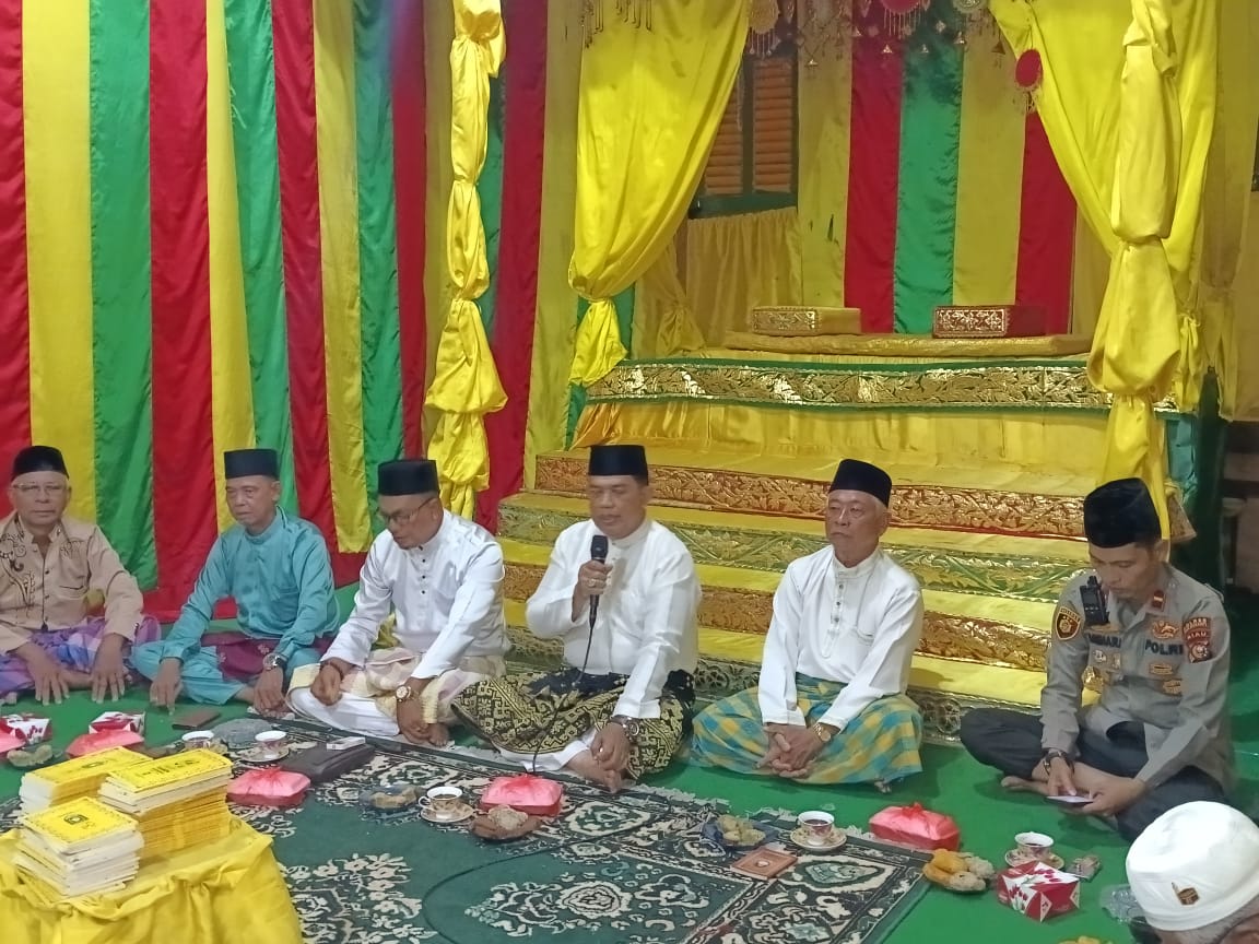 Ketua Umum Dewan Pimpinan Harian Lembaga Adat Melayu Riau (DPH LAMR) Kabupaten Kepulauan Meranti, Datuk Seri Afrizal Cik, menghadiri Pembacaan Surah Yasin dan Doa Bersama di Balai Adat LAMR