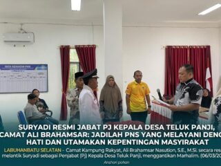 SURYADI RESMI JABAT PJ KEPALA DESA TELUK PANJI, CAMAT ALI BRAHAMSAR: JADILAH PNS YANG MELAYANI DENGAN HATI DAN UTAMAKAN KEPENTINGAN MASYARAKAT
