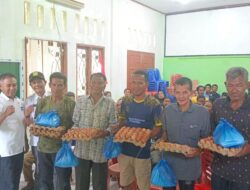 Ratusan Warga Terdampak Penutupan Panglong Arang di Meranti Terima Bantuan Pemkab