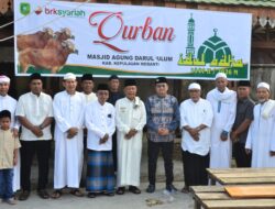 Bupati Asmar Serahkan Langsung Sapi Kurban Presiden ke Panitia Masjid Ar-Rahmah