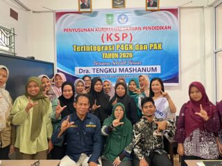 Pengawas Pembina Disdik Riau Fasilitasi Penyusunan Kurikulum Terintegrasi P4GN dan PAK di Kepulauan Meranti..