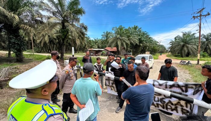 Puluhan Tahun Diduga Keruk Hasil Bumi Tanpa HGU,DPD Team Libas Labuhan Batu Raya Gelar Aksi Damai Desak Penyegelan Dan Situ Perkebunan Piccuan