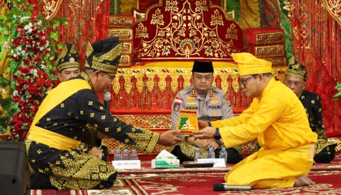 Penyambutan Adat Datuk AKBP Aldi Alfa Faroqi di LAMR Rohil Berlangsung Meriah
