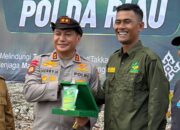 Hari Mangrove Sedunia, Yayasan Generasi Hijau Beri Penghargaan kepada Kapolda Riau