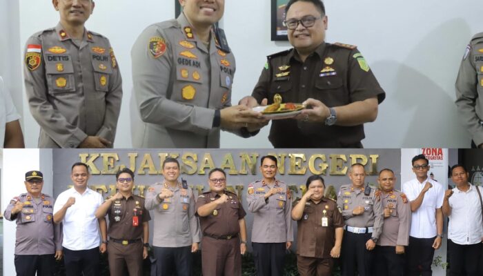 Hari Bhakti Adhyaksa, Kapolres Meranti Beri Kejutan Tumpeng ke Kejari