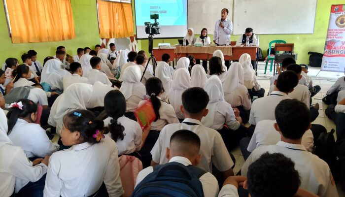 Ciptakan Lingkungan Sekolah Bebas Narkoba, Bersama LAN Provinsi Riau, Taja Sosialisasi Penyuluhan Narkoba P4GN di SMA Negeri 5 Tualang