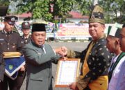 Datuk Seri Afrizal Cik Terima Penghargaan dari Kapolres Kepulauan Meranti