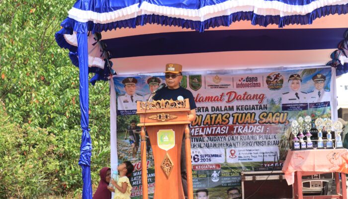 Bupati Asmar Buka Festival Lari di Atas Tual Sagu, Tradisi Unik Meranti Didorong Jadi Potensi Budaya