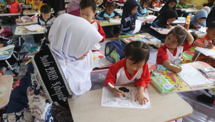 HUT HIMPAUDI ke-21, Bunda PAUD Meranti Dorong Kreativitas Anak melalui Art & Craft