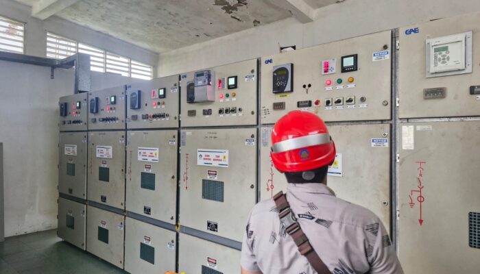 PLN Selatpanjang Lakukan Perbaikan Panel Kubikal, Pemulihan Listrik Diprediksi Segera Tuntas
