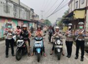 Polisi Bersama Masyarakat satlantas Polres Meranti Bagikan Masker Ke Pengguna jalan